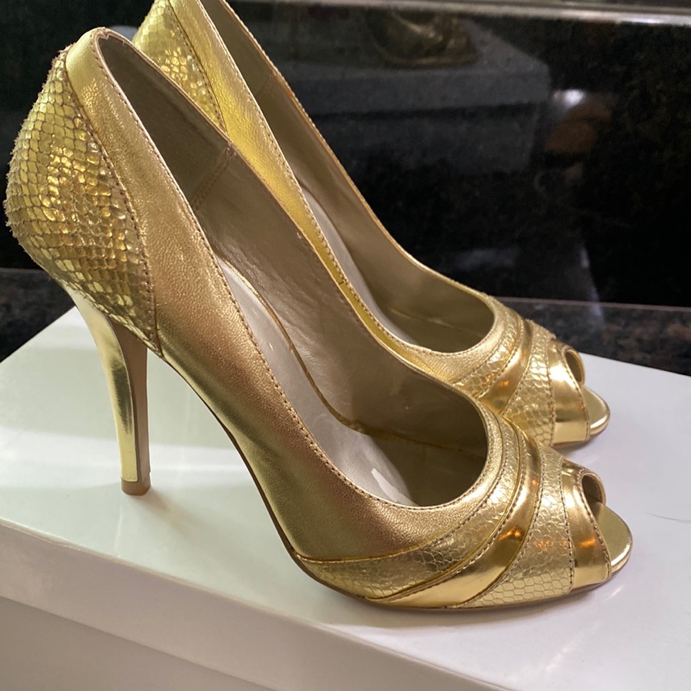 Gold high heel size 7 1/2 Bakers